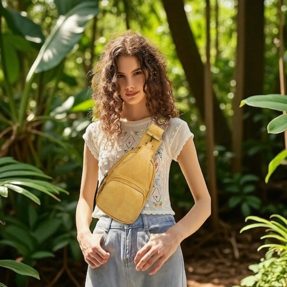 Crossbody Slingbag/Back-pack is made of soft vegan PU leather - Picture 1 of 14